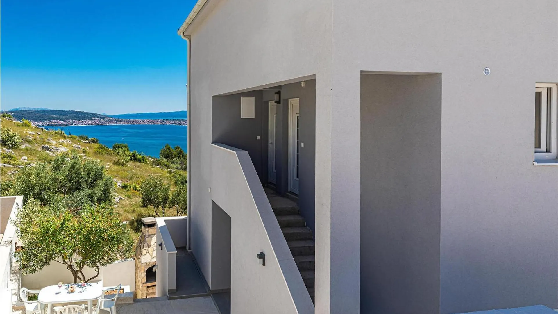 1 Bedroom Lovely Apartment In Seget Donji