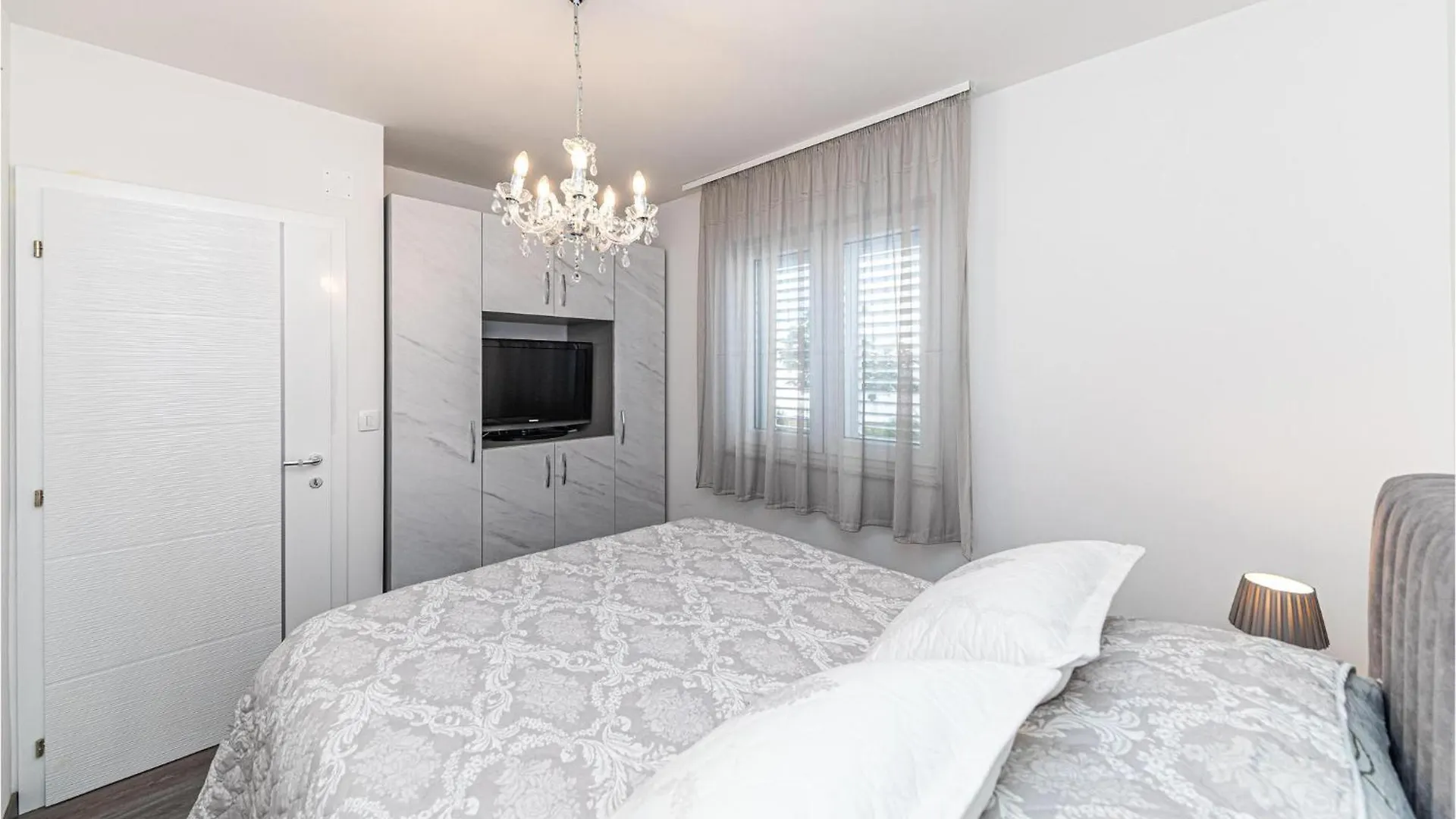 1 Bedroom Lovely Apartment In Seget Donji