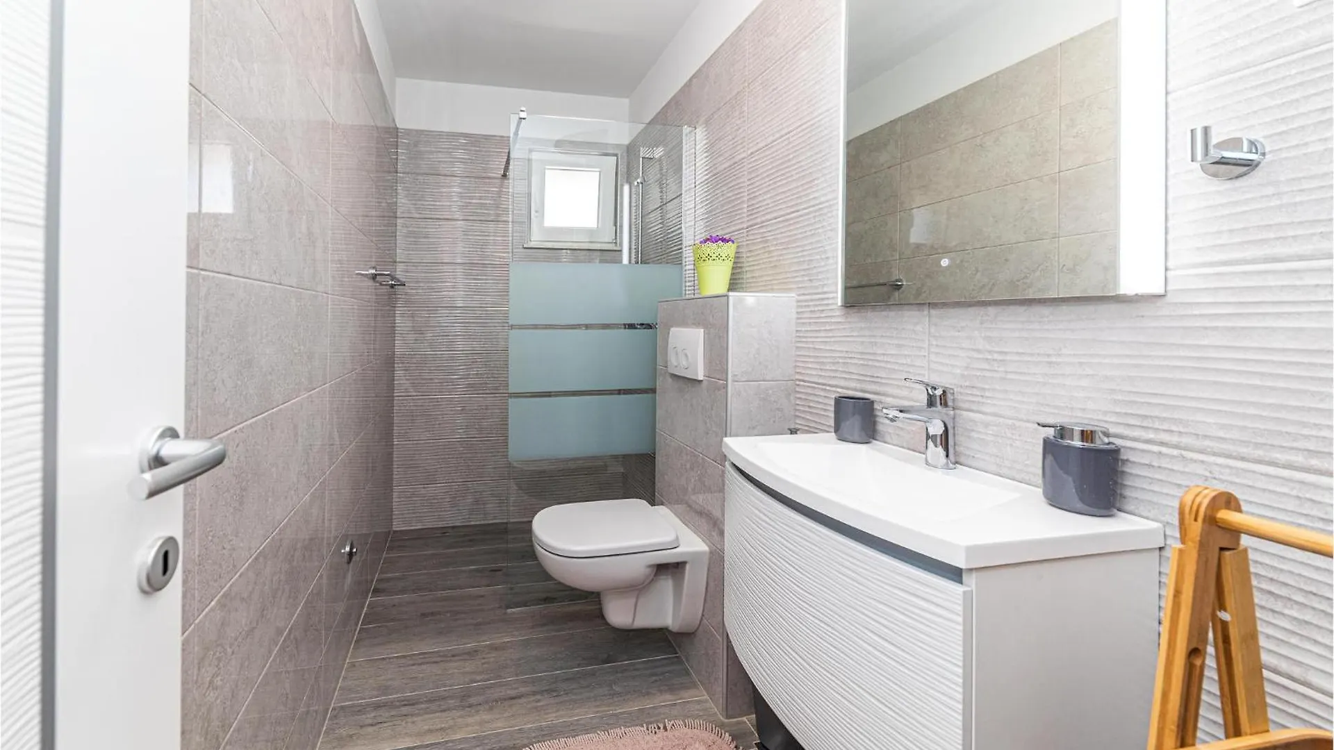 1 Bedroom Lovely Apartment In Seget Donji