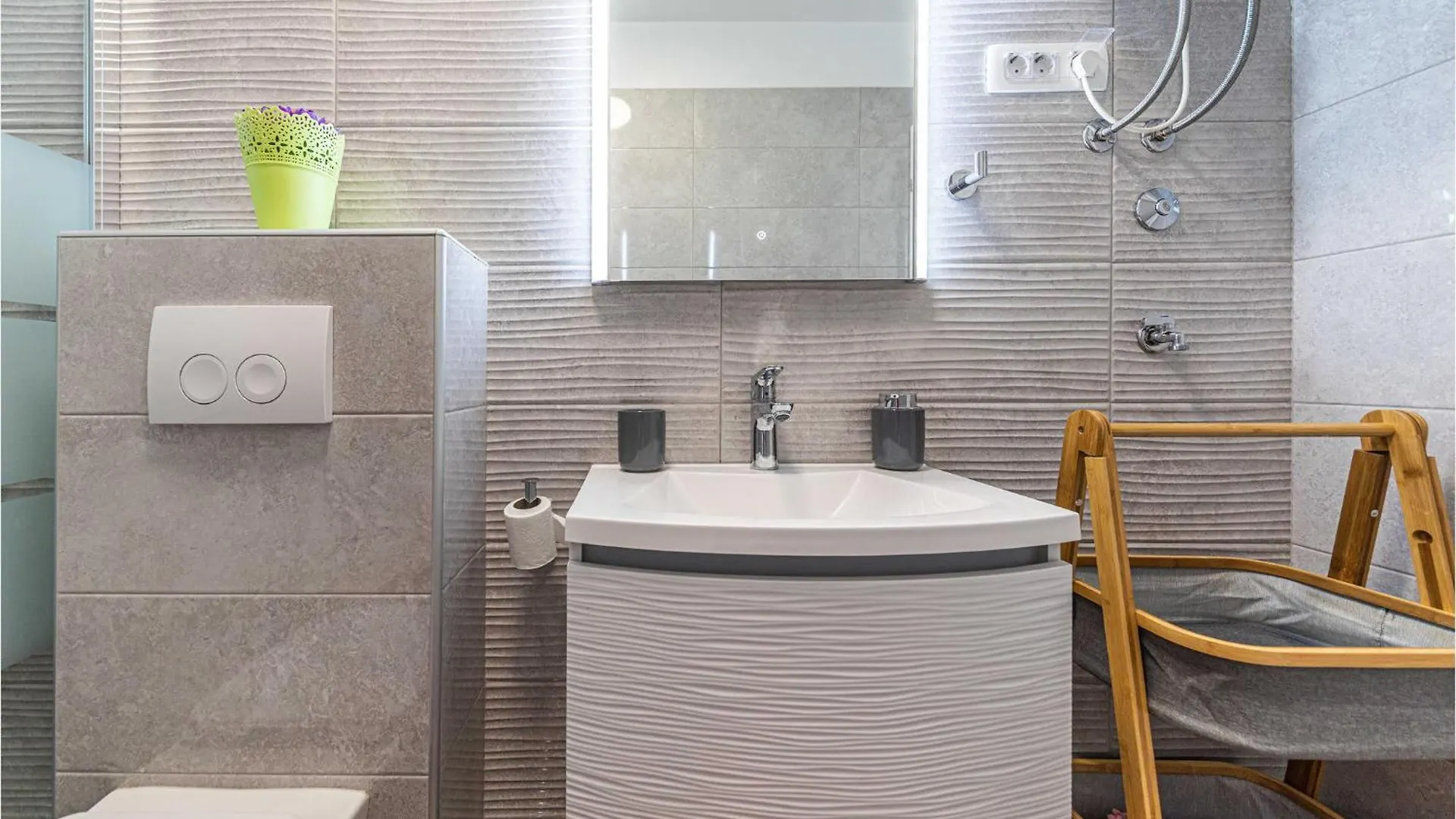 1 Bedroom Lovely Apartment In Seget Donji Croatia