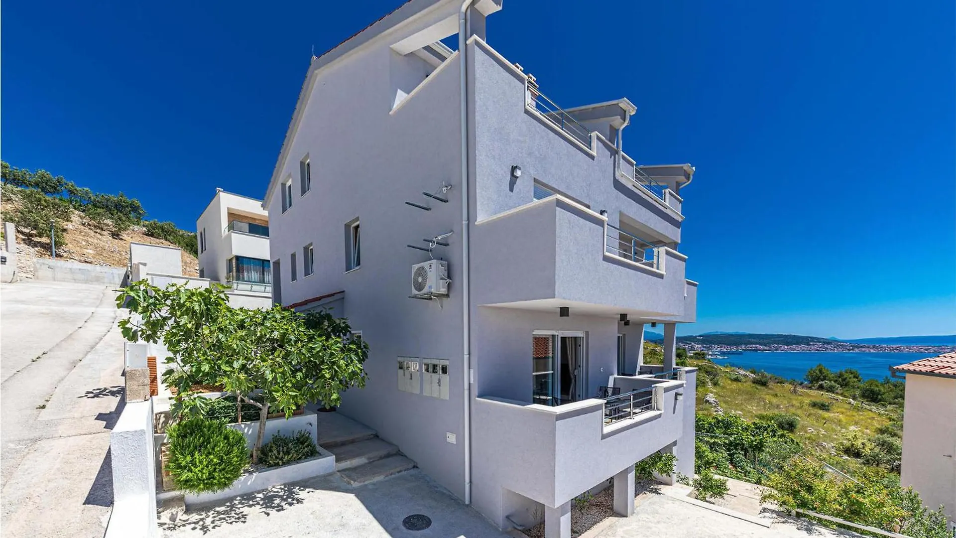 1 Bedroom Lovely Apartment In Seget Donji